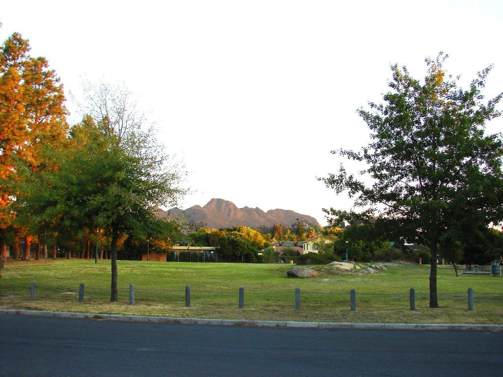 Eikepark Self Catering Apartment Stellenbosch Exterior photo